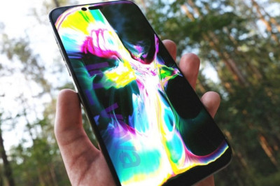 Nghe Đồn Là: iPhone 14 Pro Max đã lộ ảnh trên tay thực tế, màn hình đục lỗ hình chữ 'i', camera 48 MP