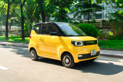 Xe Ô tô điện mini HongGuang MiniEV có chi phí sạc rẻ hơn phí đổ xăng xe máy