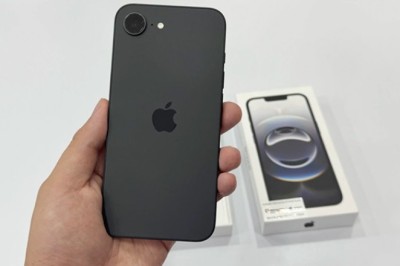 Nên mua smartphone Android tầm trung hay mua iPhone 16e?